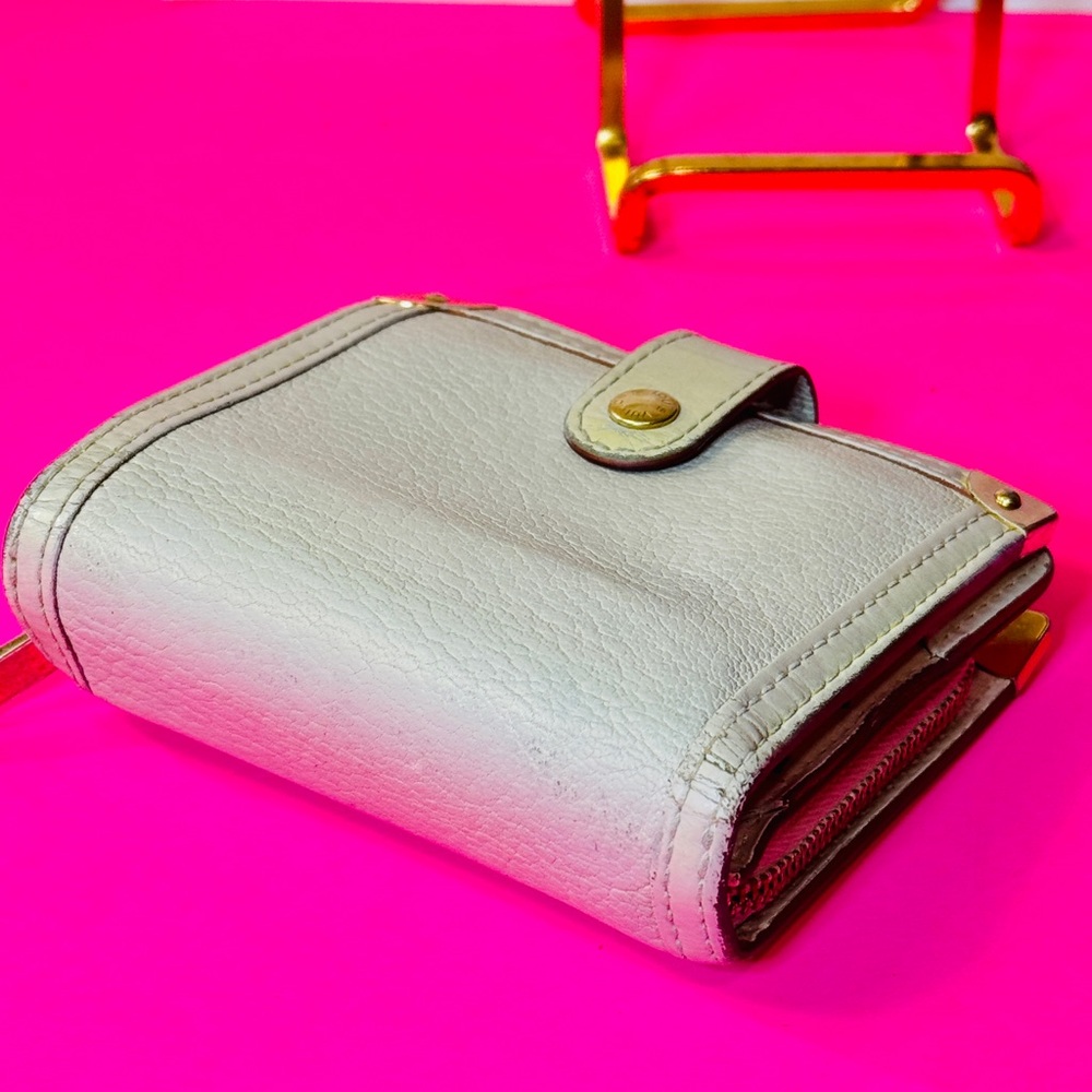 Louis Vuitton cream leather with red line and gold metal lining compact Walle - Picture 4 of 15
